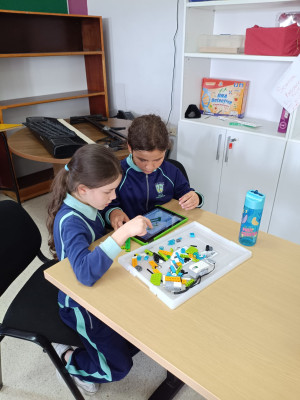 LEGO WeDo Coding & Building Activity